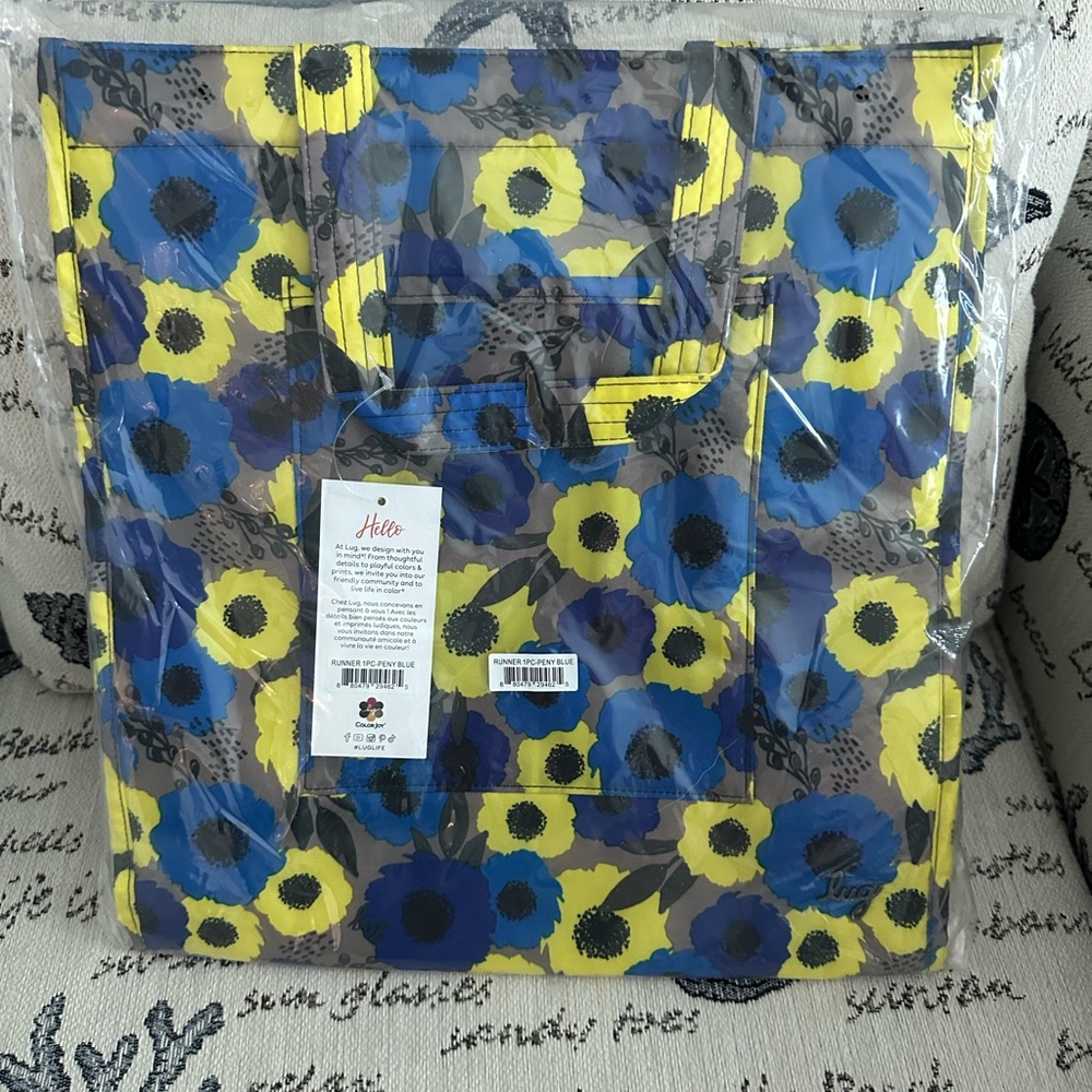 🌼🪻NWT Lug Runner 1 piece Tote in Peony Blue 🪻🌼